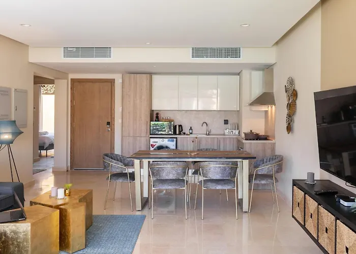 Elegant & Edgy 2 Bedroom W Beach & Pool Mangroovy